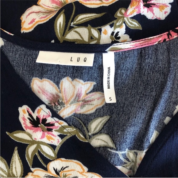 LUQ Rhee tie front navy floral print top small - Picture 8 of 8